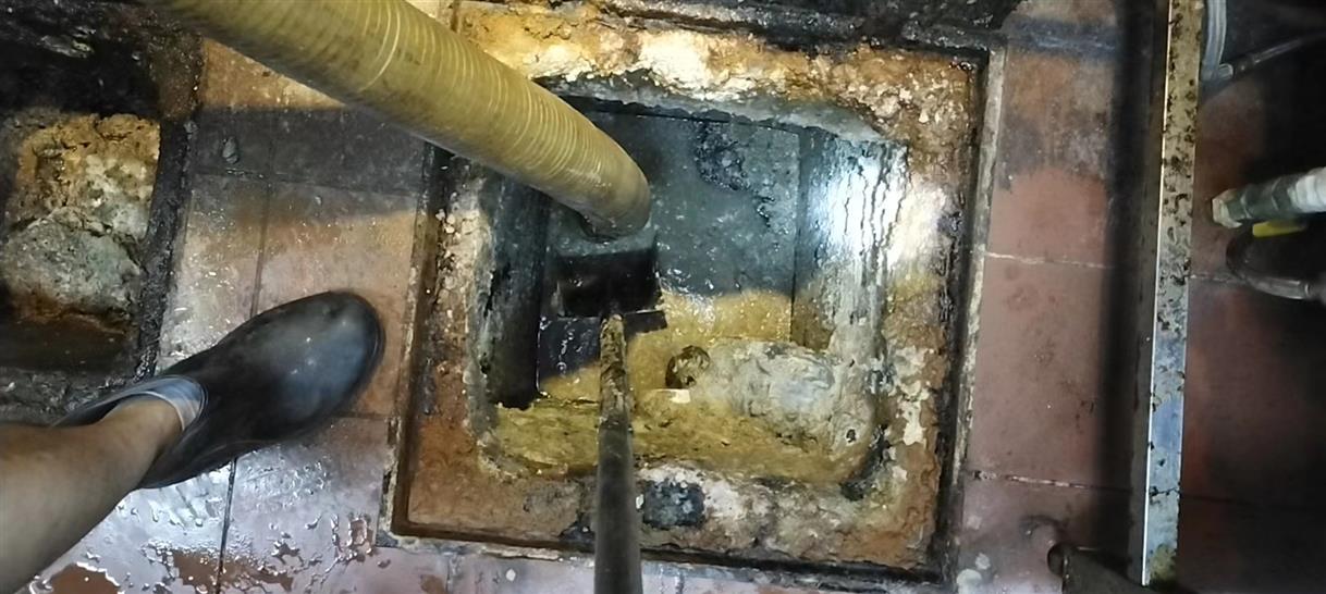 市中污水池清理一般都有毒气，怎么预防中毒呢？