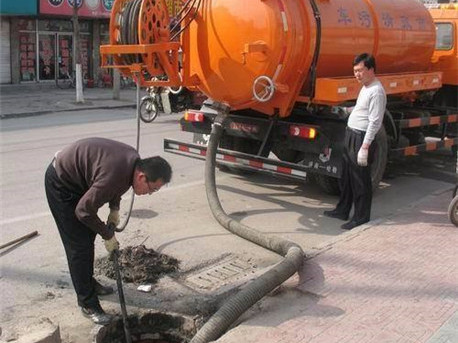 市中清掏化粪池，健康生活从这里开始